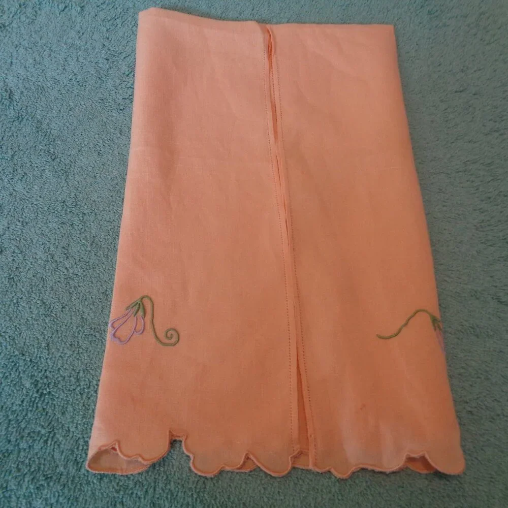 PRETTY IN PEACH VINTAGE  COLORS EMBROIDERED 80S TOWEL